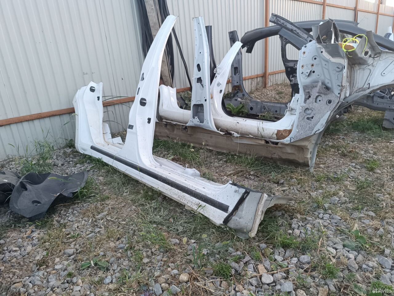 Порог правый карниз Инфинити QX 80 Z62