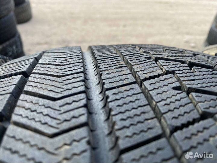 Bridgestone Blizzak VRX 225/50 R17