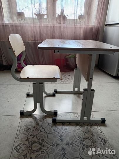 Растущий стол парта со стульчиком