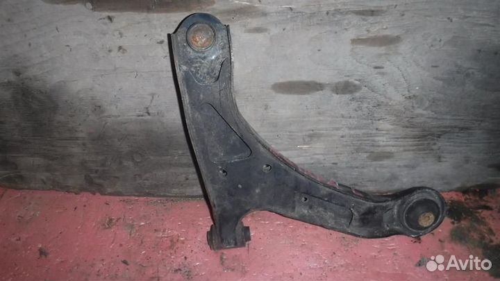 Рычаг передний левый Suzuki Grand Vitara III 2005