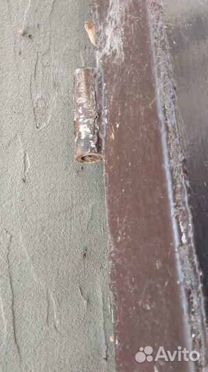 Дверь на металлической раме