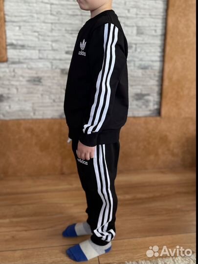 Костюм adidas для мальчика новый