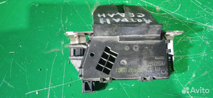 Замок крышки багажника Opel Astra H седан