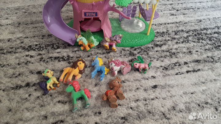 Домик Фили (filly) на дереве, лошадки