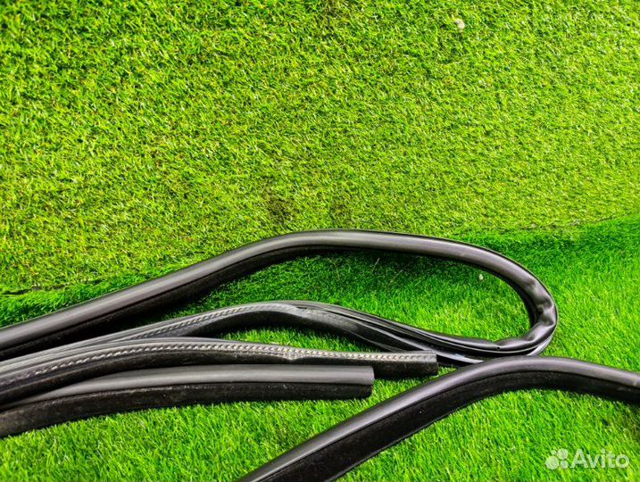 Резинка дверных проемов Jaguar Xe X760