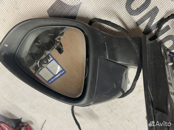 Зеркало правое Volkswagen Passat B7 3C0857934A