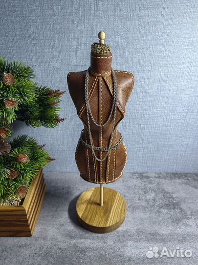 Манекен декоративный. Натуральная кожа
