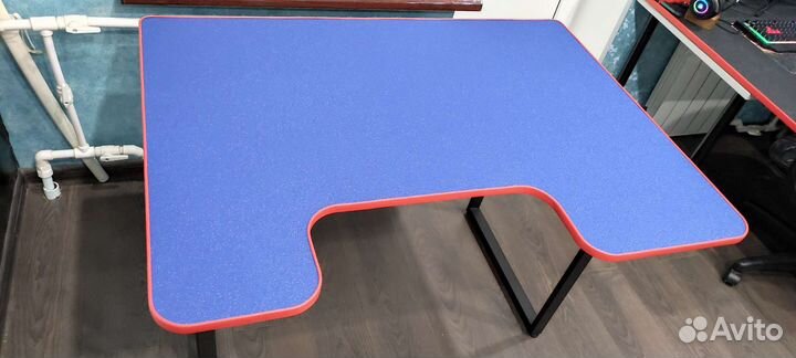 Игровой компьютерный стол