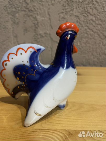 Фарфоровая статуэтка 