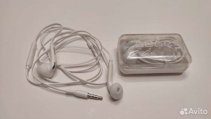 Проводные наушники Samsung, Huawei Honor