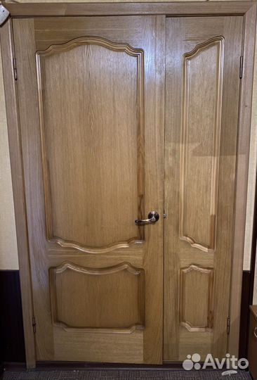 Дверь двухстворчатая деревянная