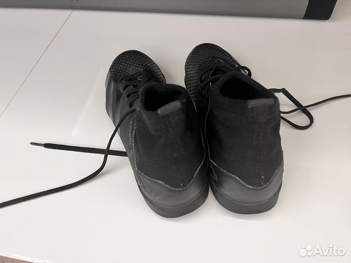 Футбольные бутсы adidas