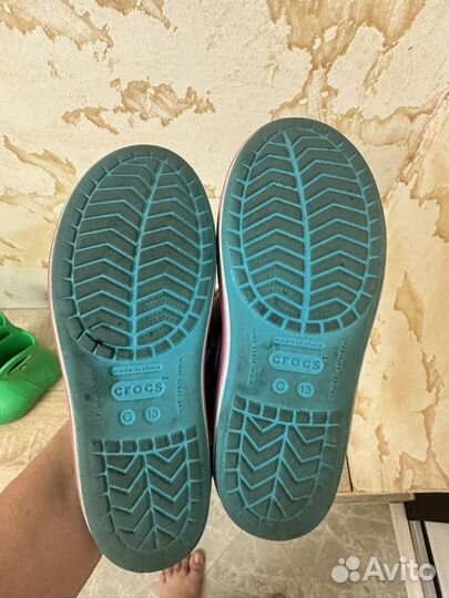 Сандалии crocs