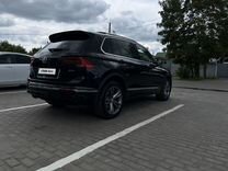 Volkswagen Tiguan 2.0 AMT, 2018, 212 000 км, с пробегом, цена 2 500 000 руб.