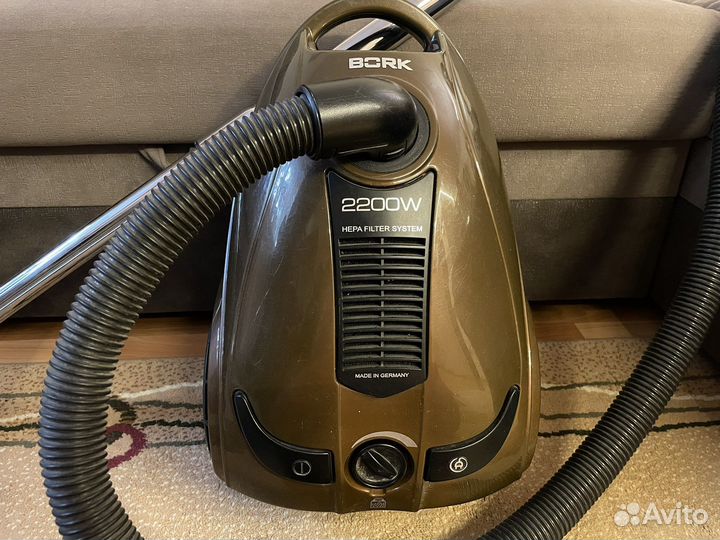 Мощный пылесос Bork V500 2200W рабочий