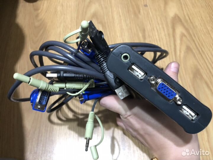 Продам KVM переключатель Aten CS64U