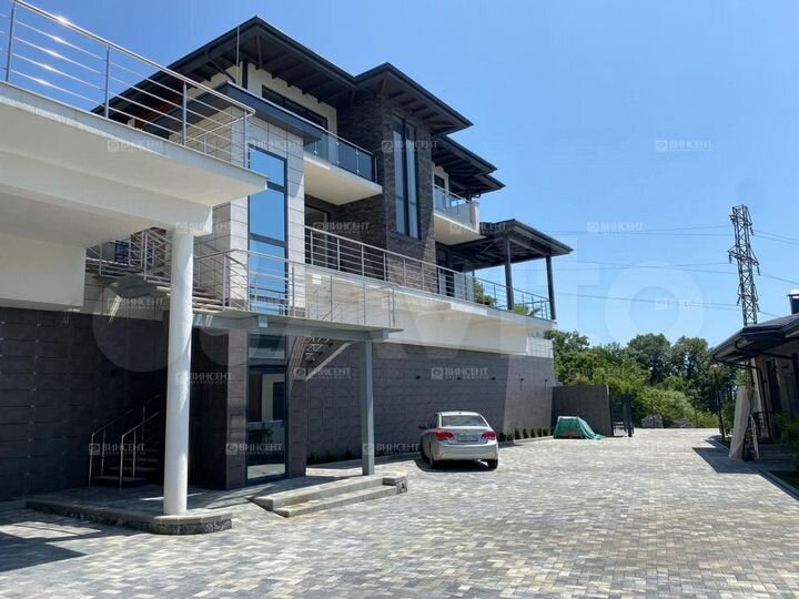 Дом 220 м² на участке 4 сот.