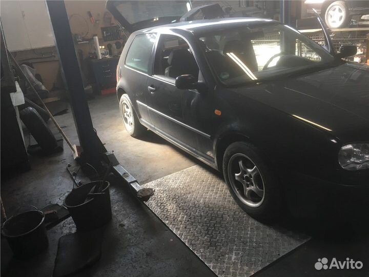 Разбор на запчасти Volkswagen Golf 4