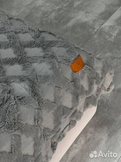 Пледы и покрывало