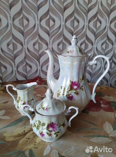 Кофейник,сахарница,молочник