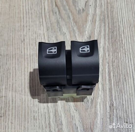 Блок кнопок стеклоподъемников Renault logan 2 Лев