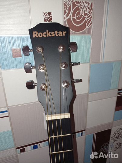 Акустическая гитара