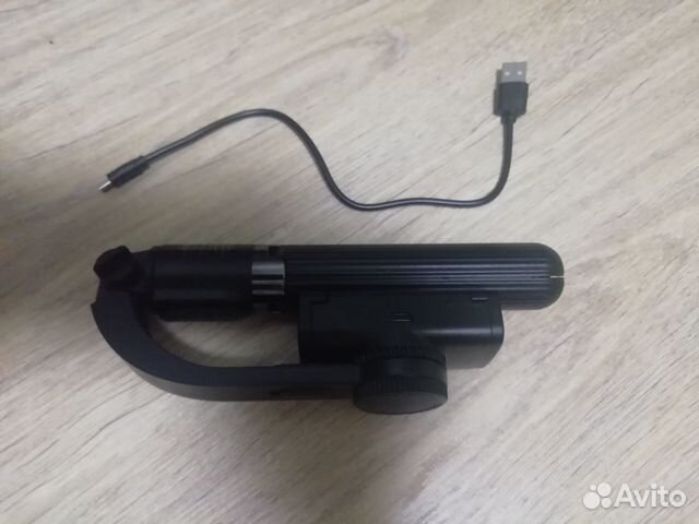 Стабилизатор-монопод для смартфона