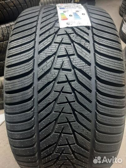 Hankook Winter I'Cept Evo 3 X W330A 275/40 R21 и 315/35 R21 111W