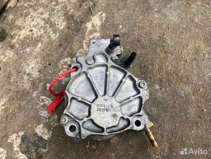 Насос вакуумный Peugeot 407