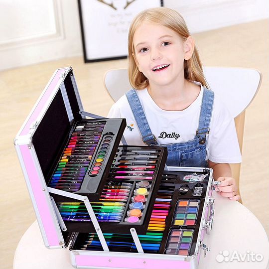 Художественный набор с мольбертом в чемоданчике