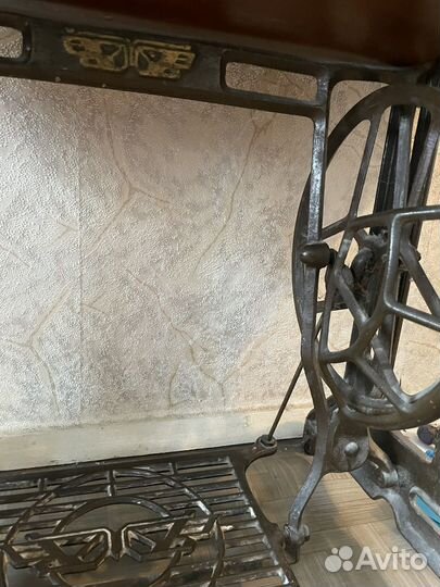 Швейная машинка ножная