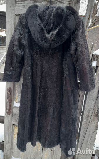 Шуба из нутрии с капюшоном