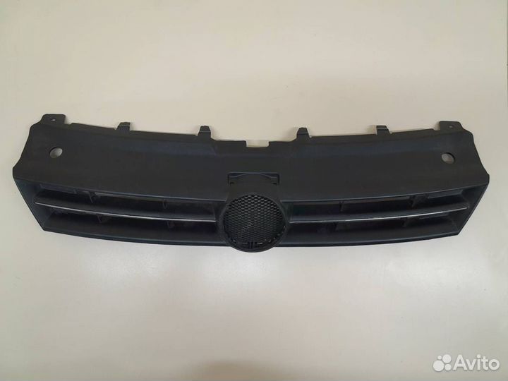 Рамка решетки радиатора Volkswagen Polo HB 2009