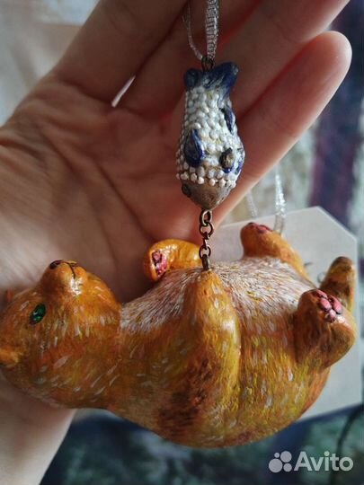 Игрушка из папье-маше котик с рыбкой