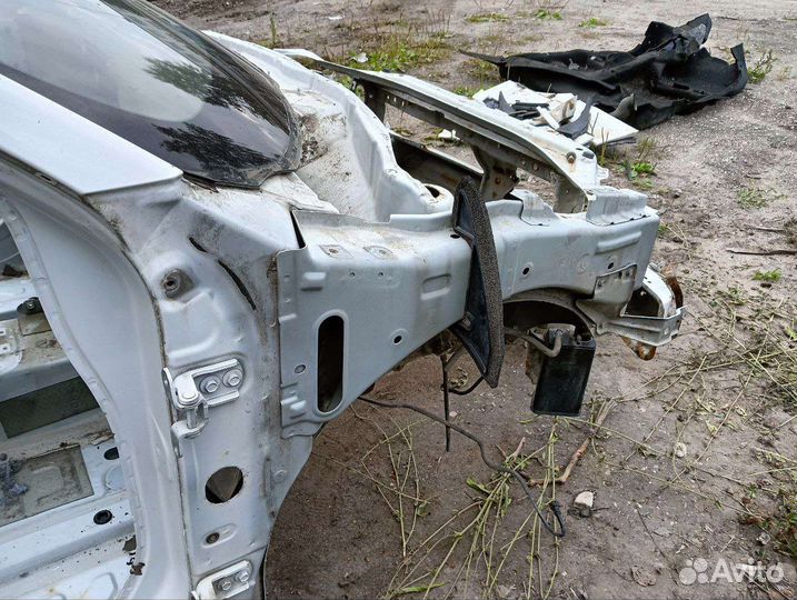 Передняя часть кузова Nissan Almera G15