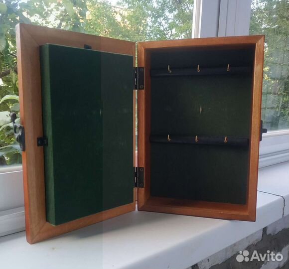 Ключница настенная из дерева на 6 ключей