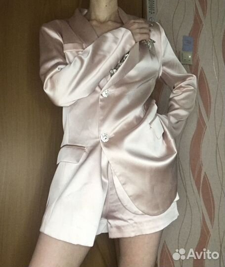 Атласный костюм tissu