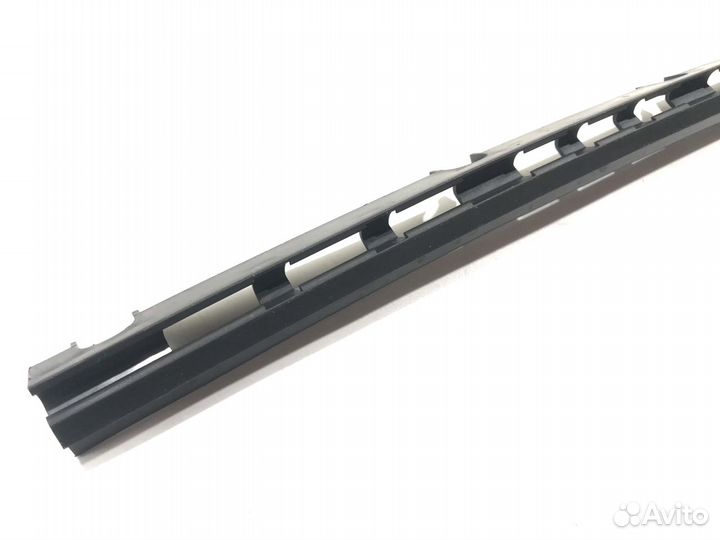 Крепление уплотнителя Audi A6 C6 Avant