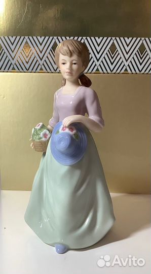 Статуэтки Девушки Дамы Regal, Coalport Англия