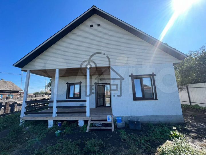 Коттедж 220 м² на участке 10 сот.