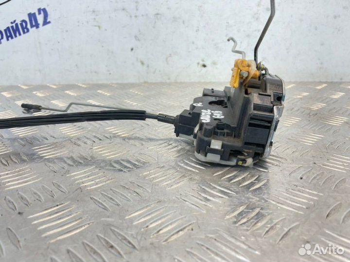 Замок двери передний левый Chevrolet Cruze J300