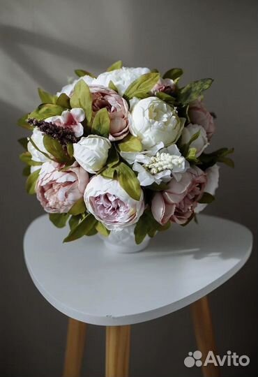 Искусственные цветы в горшках