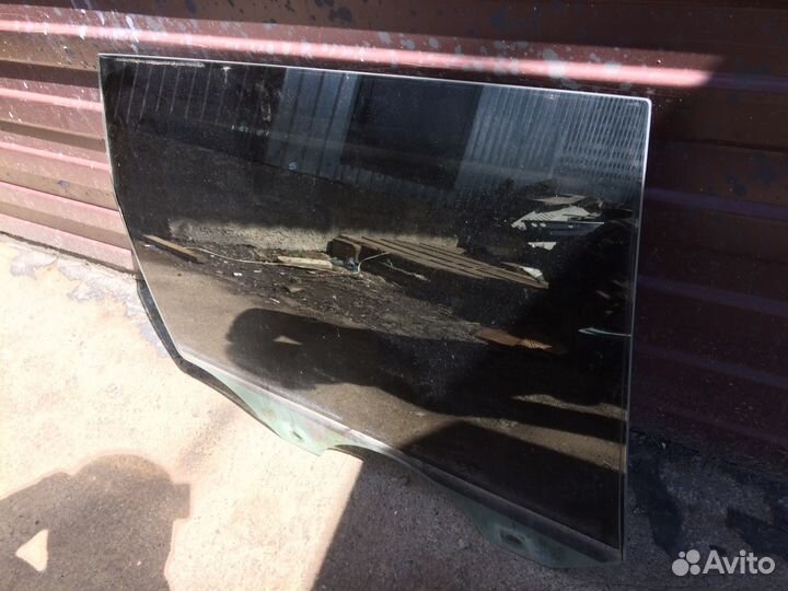 VW Туарег (02-10) Стекло переднее правое,заднее