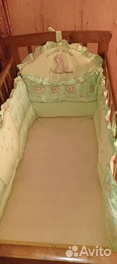 Детская кроватка с маятником