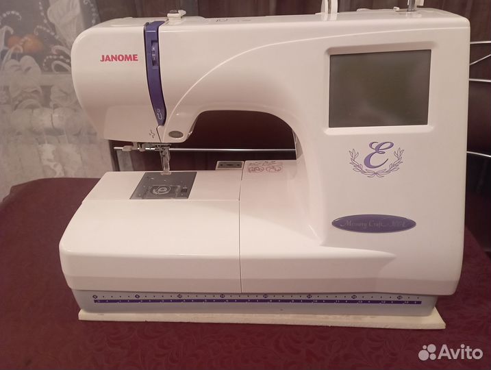Вышивальная машина Janome Memory Craft 300e
