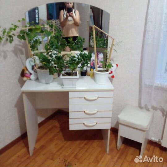Туалетный столик с зеркалом бу