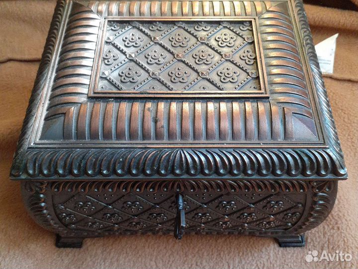 Сундук.Ларец-шкатулка