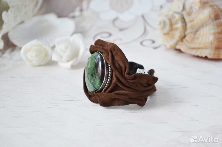 Браслет кожаный ручной работы с цоизитом