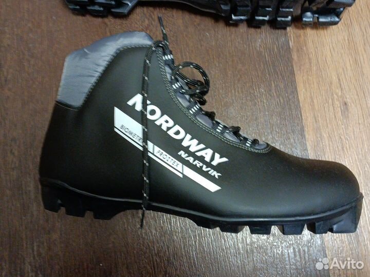 Лыжные ботинки