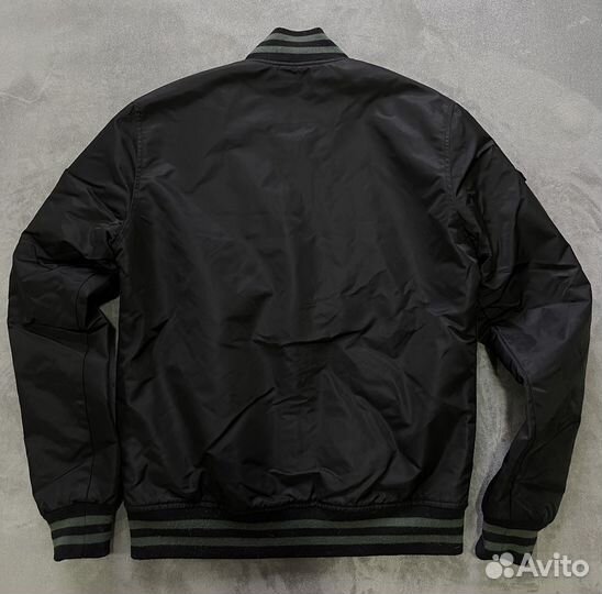 Бомбер Guess